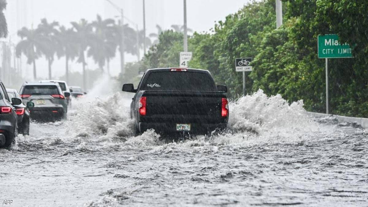 العاصفة "إلسا" تشتد وتتحول لإعصار مع اقترابها من فلوريدا