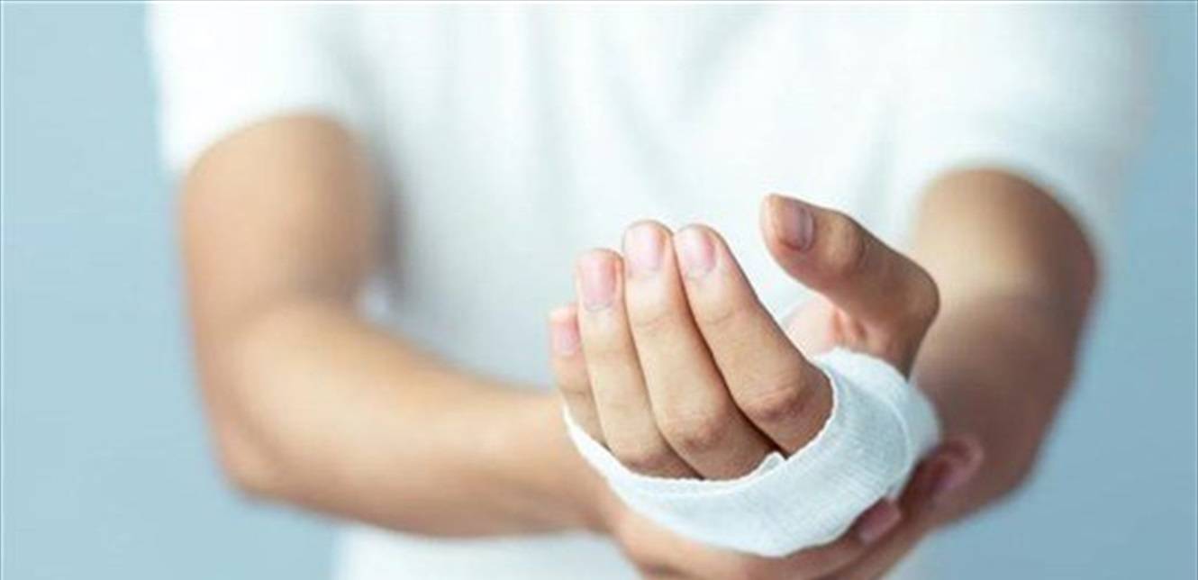 طالب يُصمّم جهازاً يُنقذ الحياة