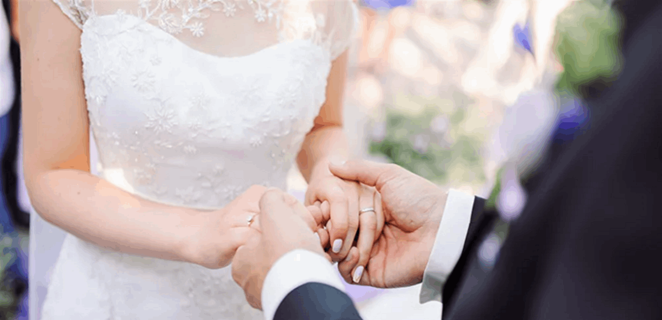 تعرضت للعدوى... عروس مصرية تروي مأساتها وقصتها المروعة مع زوجها (فيديو)