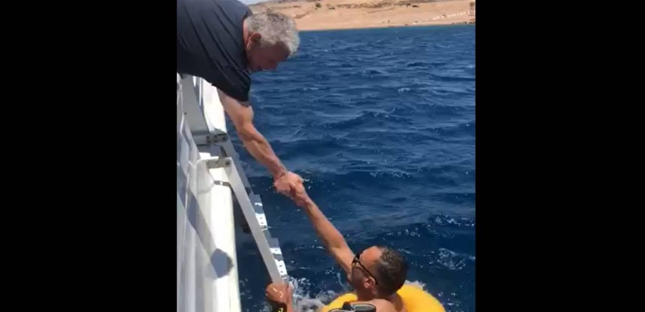 شاب يسبح الى مركب ملك الأردن.. ماذا طلب منه؟