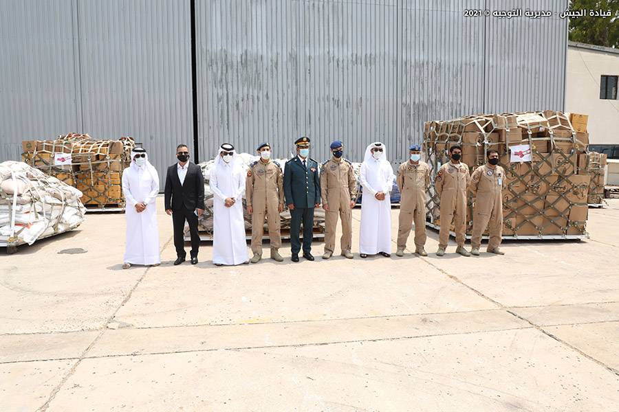 بالصور.. ٧٠ طناً من المواد الغذائية إلى الجيش اللبناني