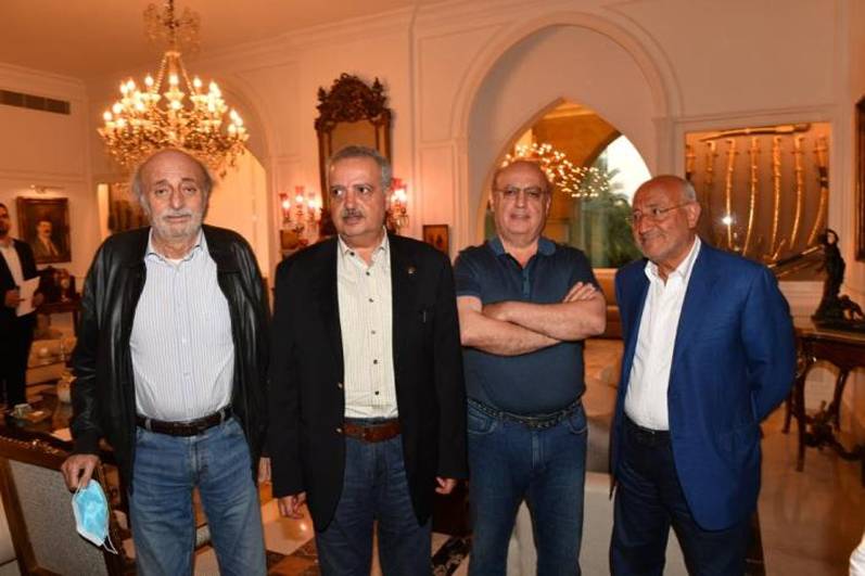 بعد انفتاحه على اهل «البيت الداخلي»... جنبلاط يبتعد عن «ثلاثية « بري والحريري