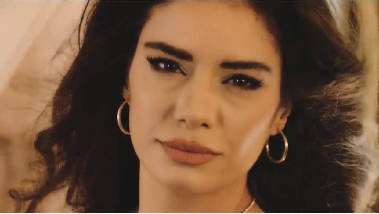 الفنانة زي تسلك درب النجاح بـ "رفيقة دربك"