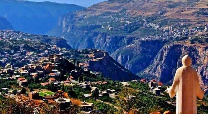 مسيرة في بلدة بقاعكفرا احتفالا بعيد القديس شربل