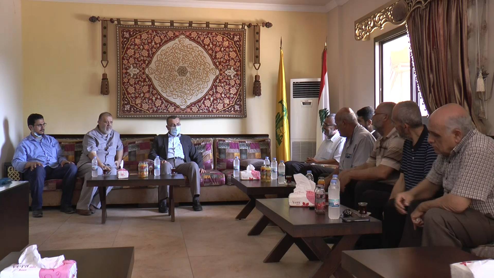 حسن عز الدين عرض مع قوى التحالف الفلسطيني وضع المخيمات