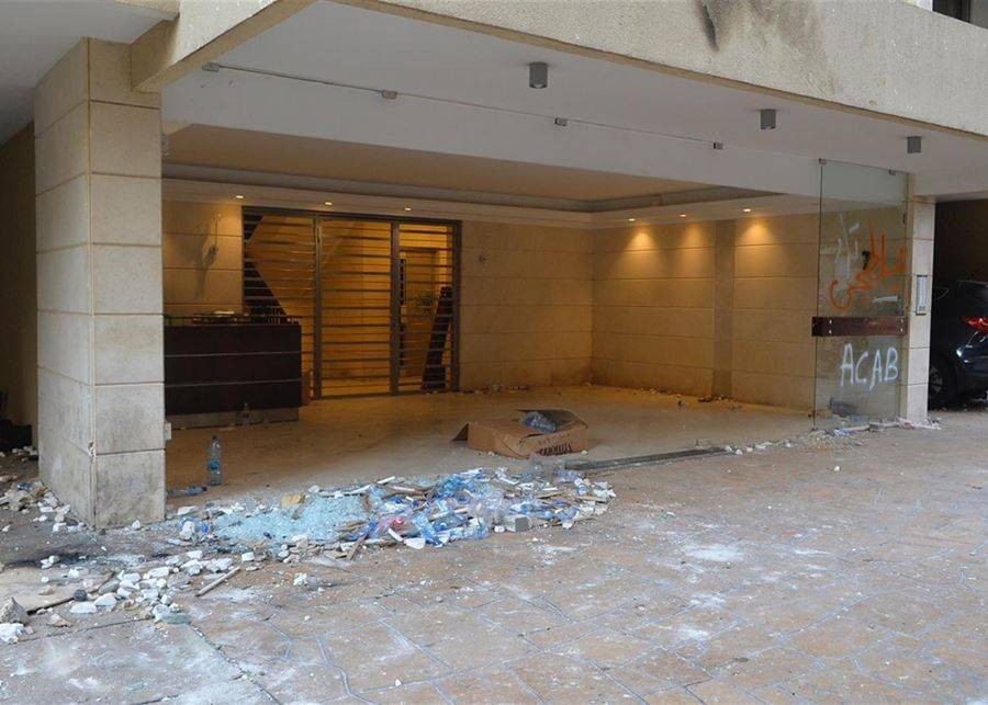 بالصور : بعد تحركات امس.. هذا هو المشهد من امام منزل فهمي