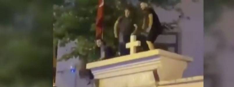 تدنيس كنيسة أرمنية في اسطنبول واعتقال الفاعلين