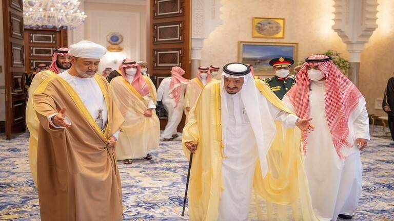 السعودية وسلطنة عمان تؤكدان على التمسك بمبادرة الرياض لحلّ الأزمة اليمنية