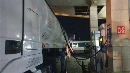 يهرّبون البنزين من محطة لبيعه في السوق السوداء!