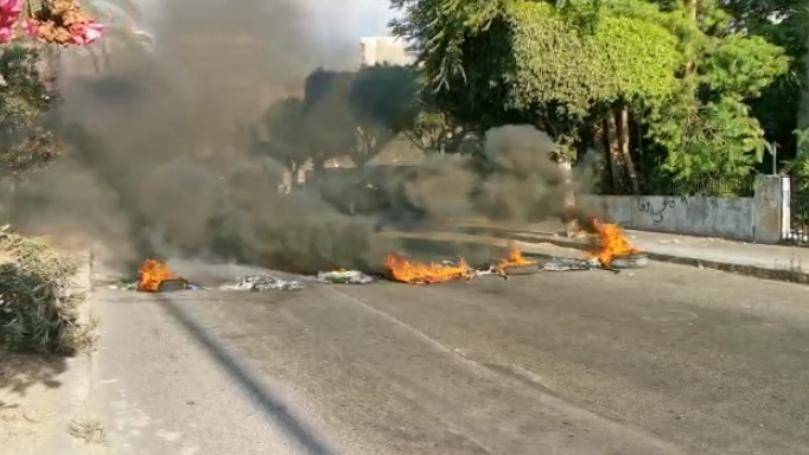 قطع الطريق عند ساحة الشهداء في صيدا