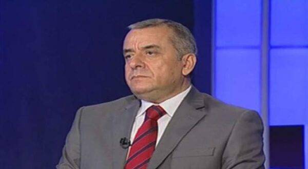عبيد بعد حرق منزله: لا يكفي لمن يرتدي "بدلة وكرافات" أن تتغيّر عقليته