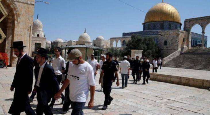 عشرات المستوطنين يقتحمون المسجد الاقصى