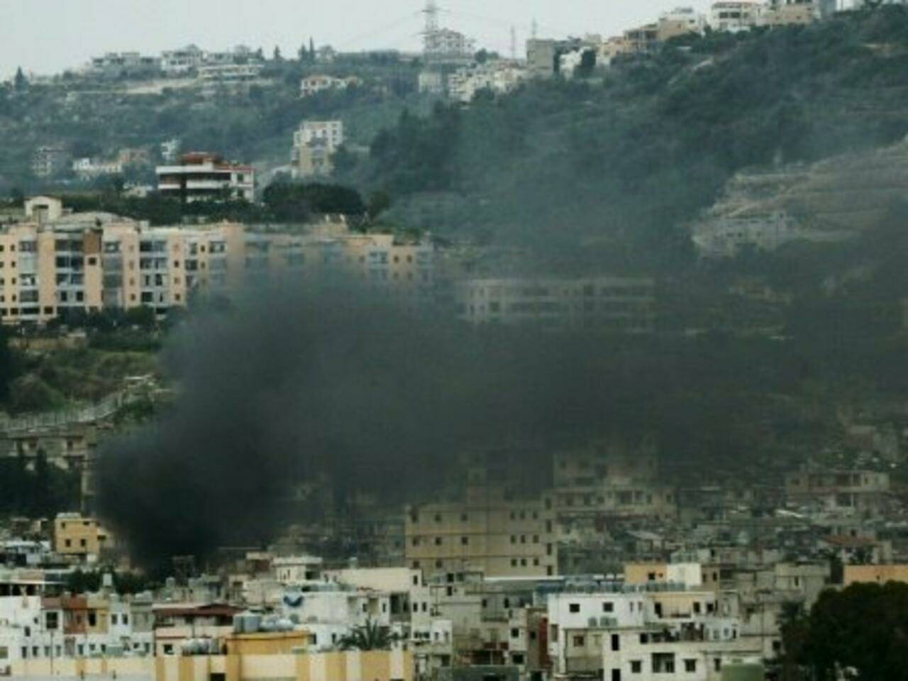 بعد اشتباكات عنيفة.. عودة الهدوء إلى مخيّم عين الحلوة