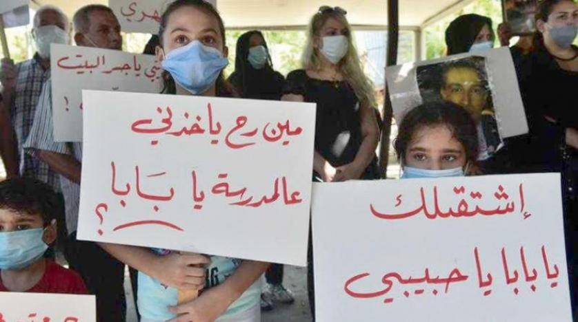 وقفة لأهالي شهداء بيروت وناشطين أمام الأمن العام