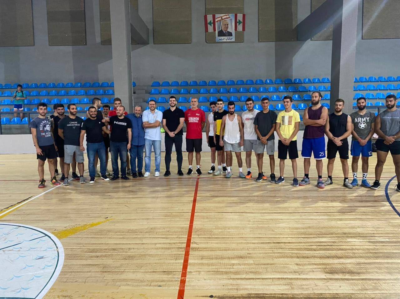بحضور المر وأبو جودة واللاعبين
زيارة تفقدية لرزق وبستاني لملعب بتغرين