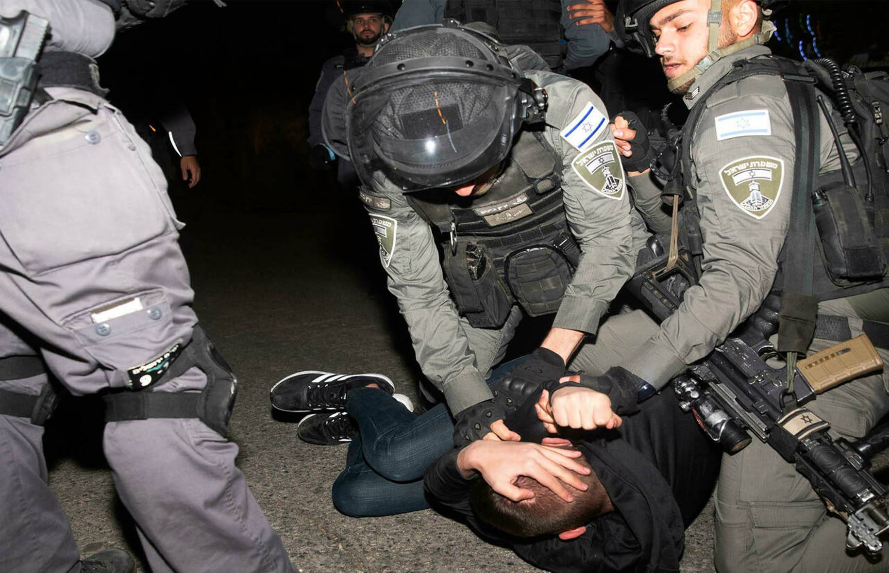 مواجهات بين الاحتلال والفلسطينيين في القدس
الانتهاكات متواصلة: اصابات.. اعتقالات.. عمليات هدم.. واقتحام للاقصى