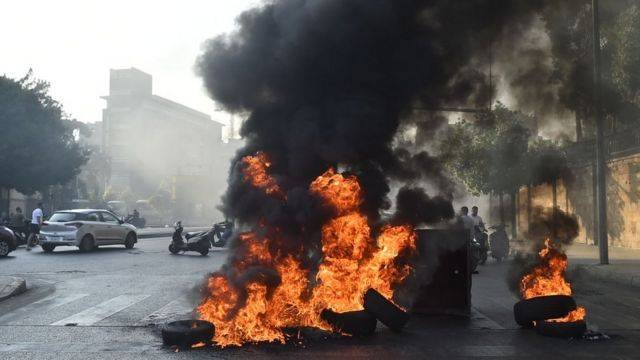 القطاعات المنتجة تزرف الدموع...
وأصحاب المهن الحرّة يبكون على الأطلال !
«الديار» تستطلع خارطة الحلّ مع المعنيين