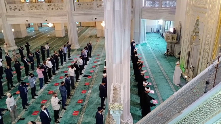 بوتين يهنئ مسلمي روسيا بعيد الأضحى