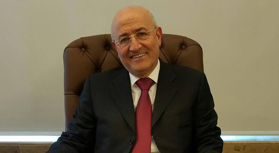 العريضي اتصل بتامر مهنئا برسو السفينة الضخمة في طرابلس.