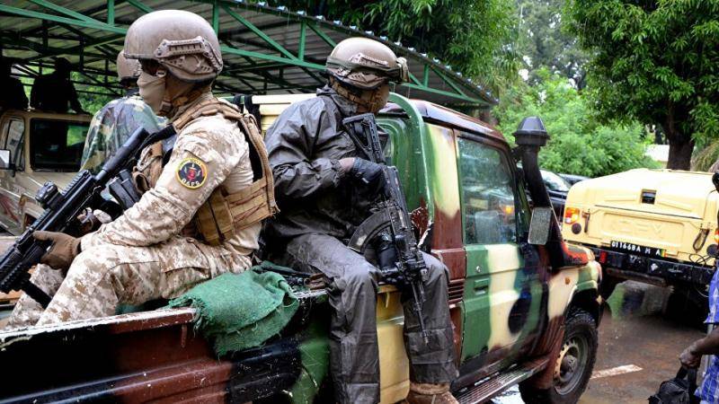 اعتقال شخصين في مالي خططا لهجوم على الرئيس المؤقت للبلاد