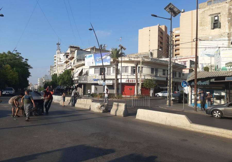 قطع الطريق عند البوابة الفوقا في صيدا