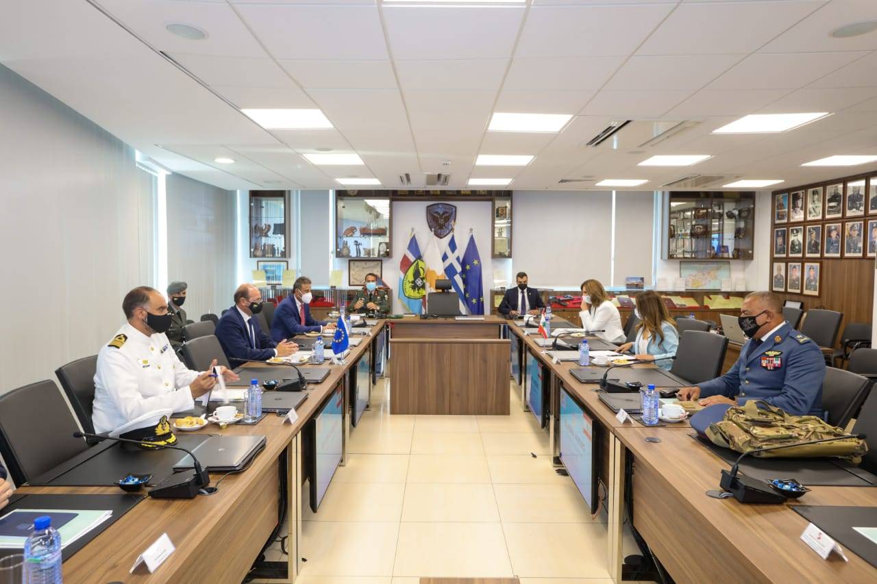 عكر  التقت الرئيس القبرصي ووقّعت مع نظيرها مذكرة تفاهم