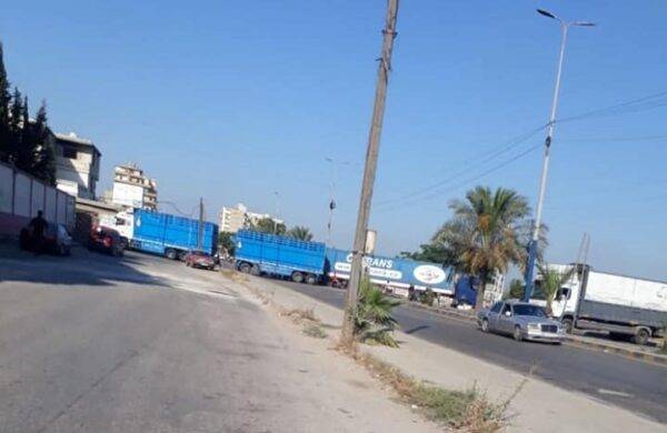 محتجون يقطعون طريق البداوي عند مفرق المنكوبين