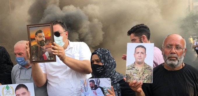 اهالي شهداء مرفأ بيروت: ان كنتم تريدون ان نفجّر الوضع نفجّره!