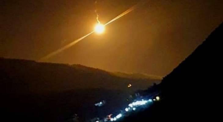 قنبلة مُضيئة اسرائيلية تتسبّب بحريق شرق بليدا