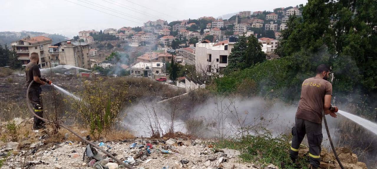 بالصور ... السيطرة على حريق في عاليه