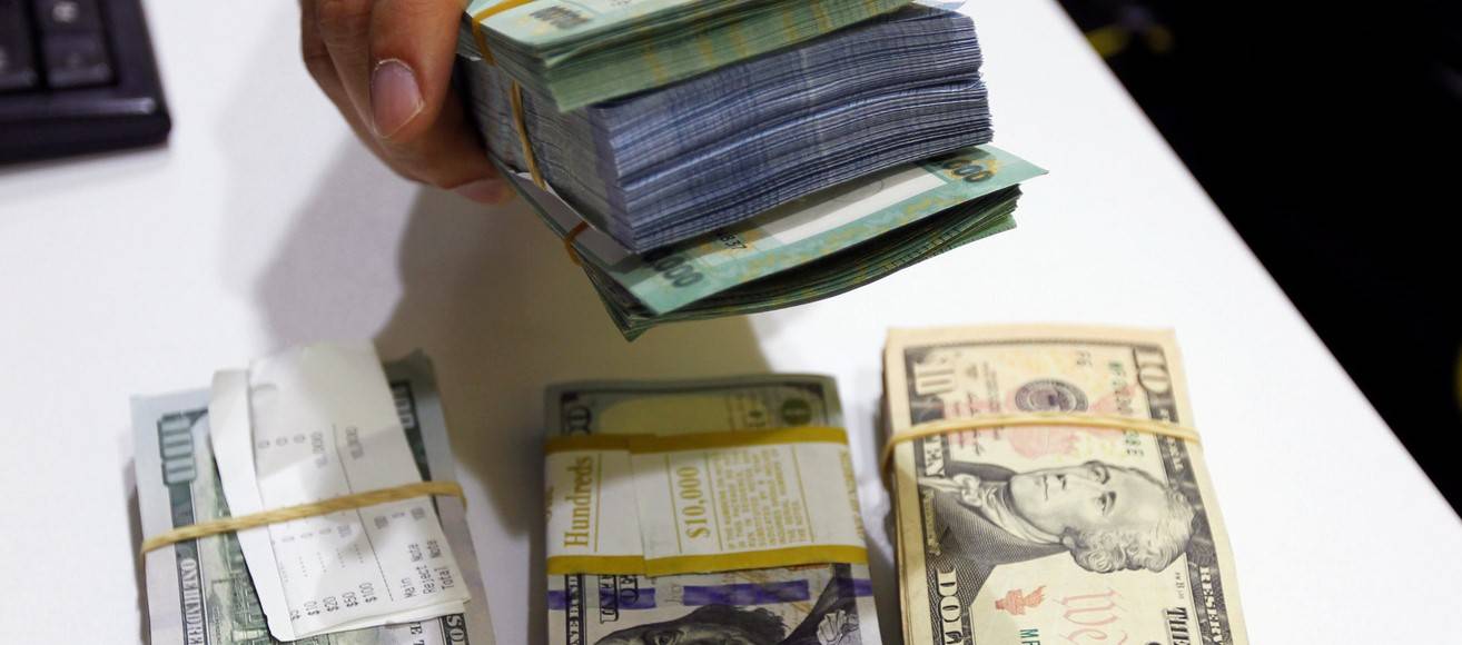 الدولار يتراجع ... فماذا سجل عند الظهر؟