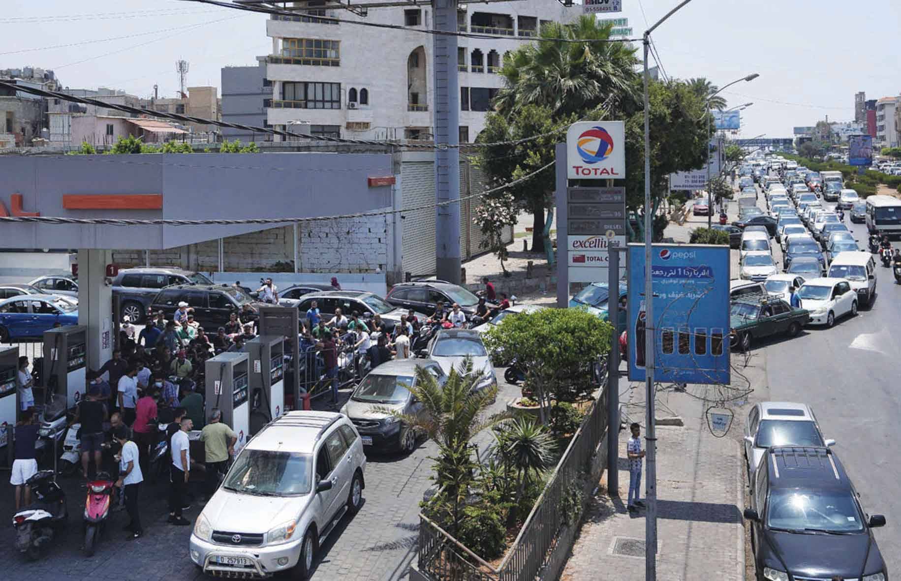 طريق التكليف سالكة لصالح ميقاتي باكثر من 65 صوتاً.. والحزب لم يحسم
باريس ضغطت وبري نشط لتأمين الغطاء... والحريري يُشارك ويُسمّي
مليون طن من النفط العراقي لمساعدة لبنان في تخفيف ازمة الكهرباء