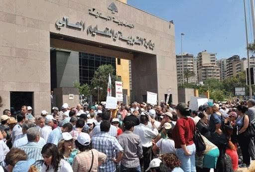 متعاقدو المهني: سنتوجه غدا الى المصارف لقبض كامل مستحقاتنا والا!