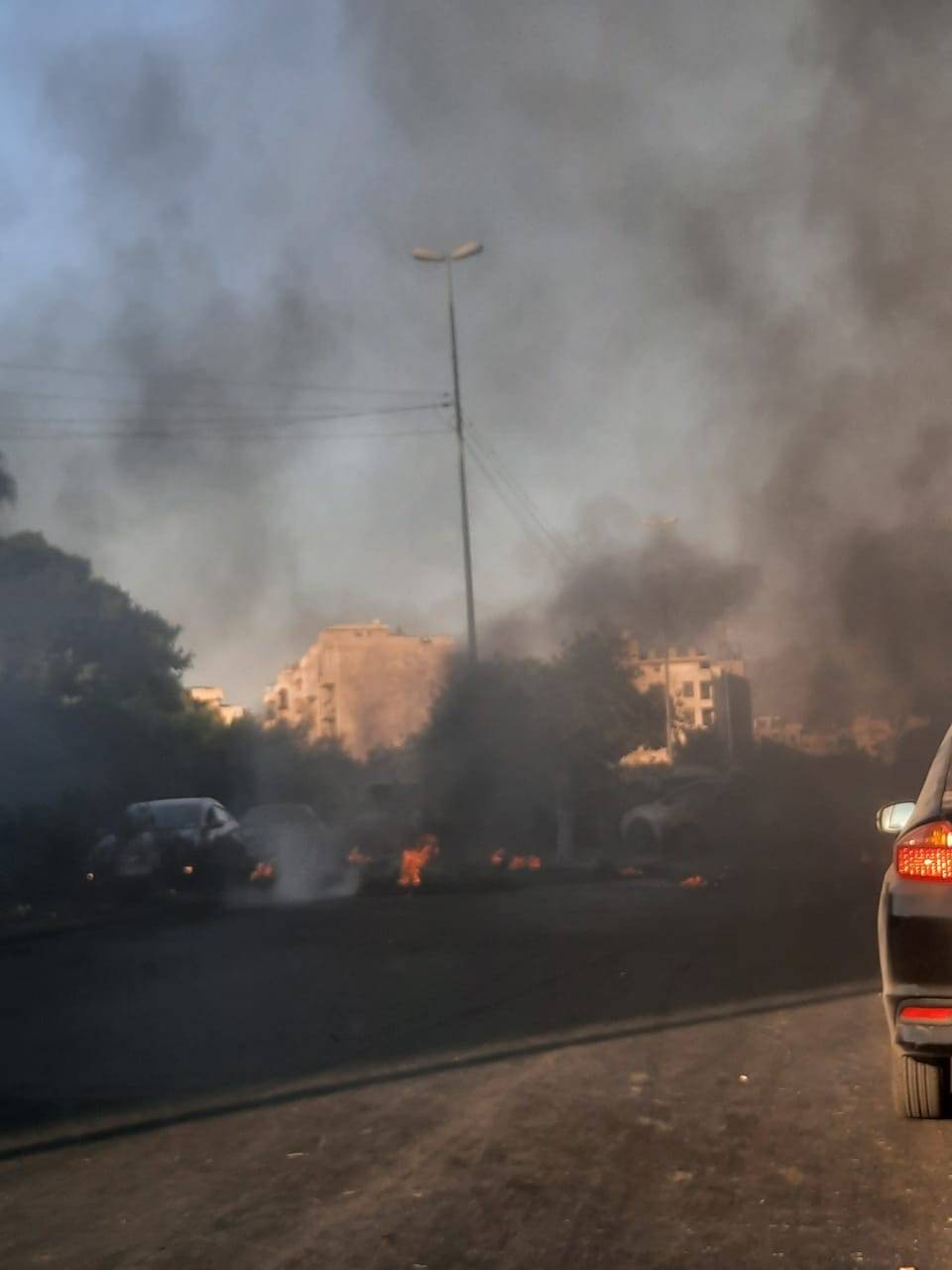 قطع طريق دير قوبل الشويفات بالإطارات