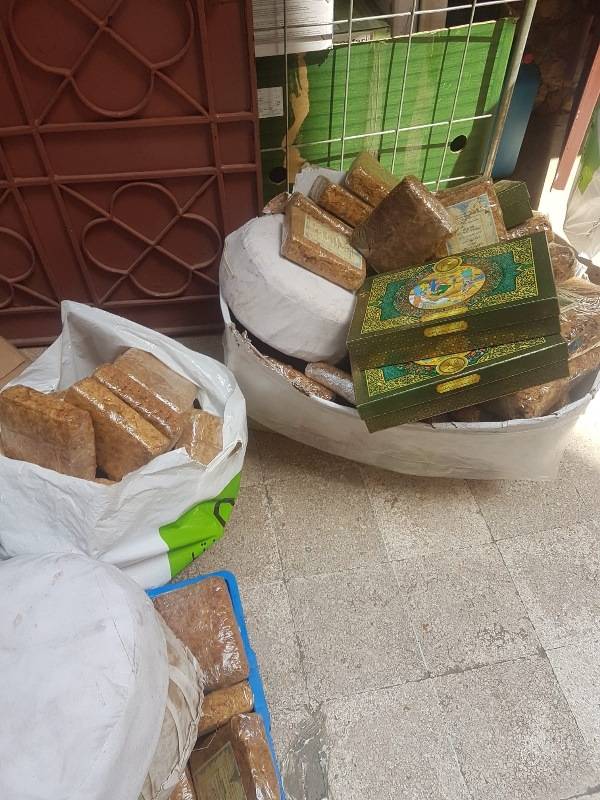 ضبط كميات كبيرة مهربة من التنباك العجمي والمعسل