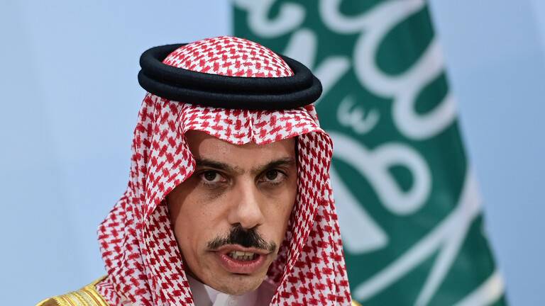 وزير الخارجية السعودي يلتقي نظيره الباكستاني ويناقشان دعم العلاقات بين البلدين