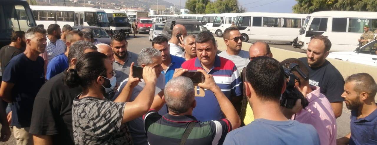 اعتصام لسائقي الباصات في طرابلس