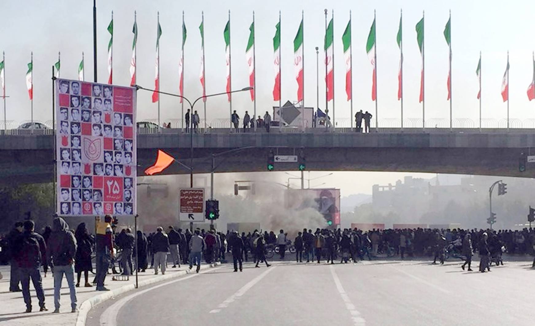 طهران تعتقل عناصر عميلة لـ«الموساد»
كانوا يعتزمون القيام باغتيالات وأحداث شغب