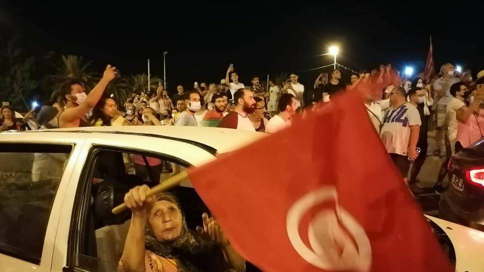 هل تؤثر المواقف الدولية المتباينة على مجريات الأحداث في تونس؟