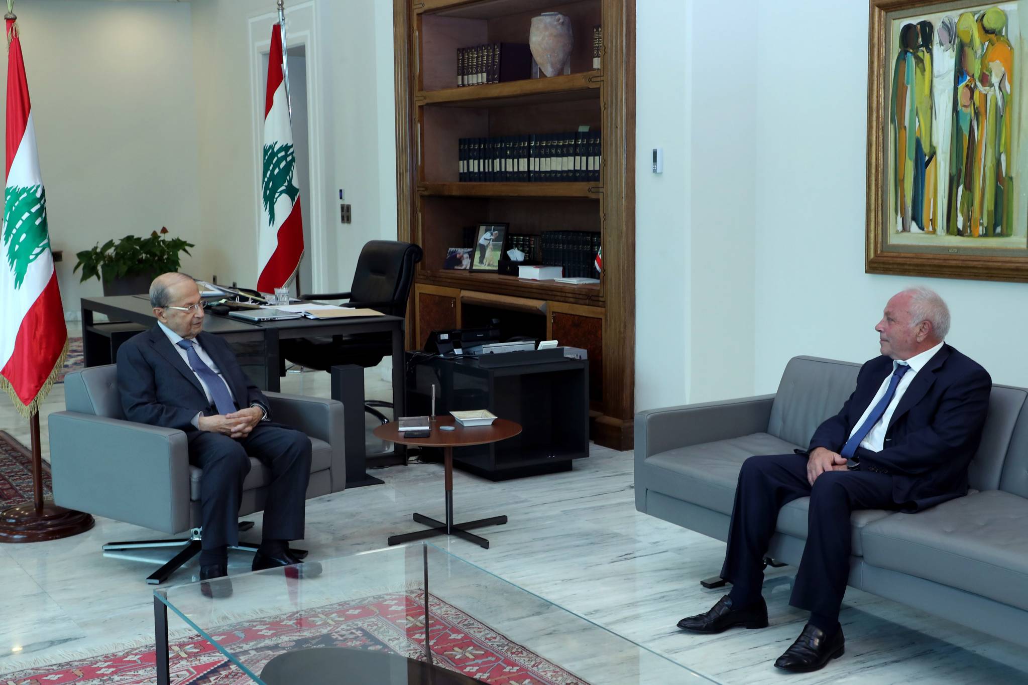 "لا أحد فوق العدالة".. عون يبلغ عويدات استعداده المطلق للإدلاء بإفادته