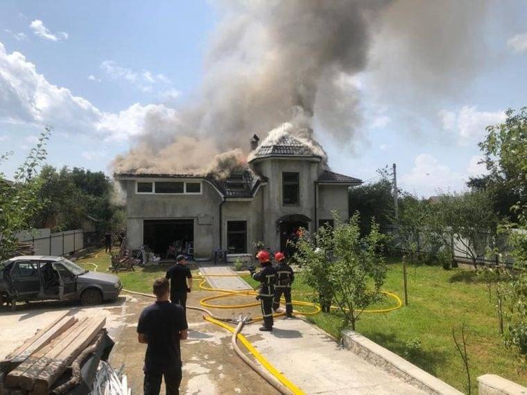 لحظة سقوط طائرة في إيفانو فرانكيفسك الأوكرانية