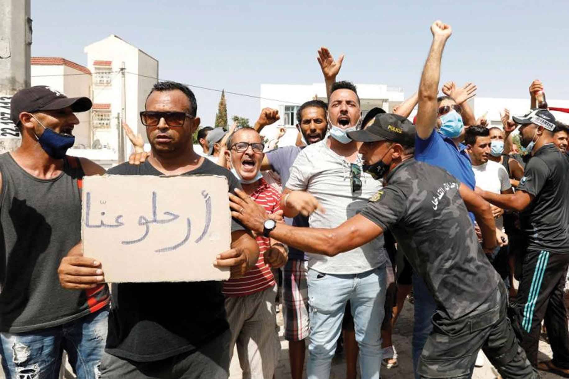 تونس: اجراءات وقرارات اصلاحية رئاسية
القضاء يدعي على «النهضة» و«قلب تونس» بقضية تمويل أجنبي