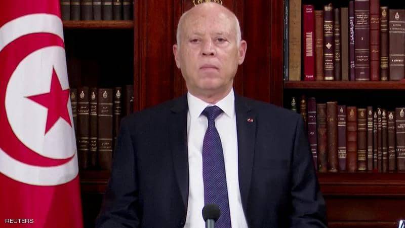 قيس سعيد يتعهد بتعزيز الأمن والاستقرار في تونس