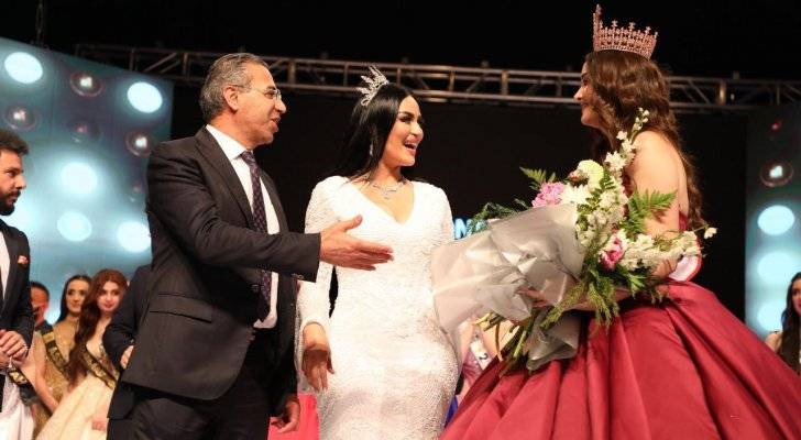 بالصور- نادر صعب يتوج ماريا فرهاد ملكة جمال العراق 2021