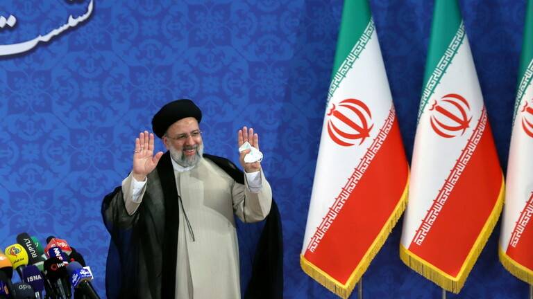 بينهم 10 رؤساء.. مسؤول إيراني يكشف من سيحضر مراسم أداء رئيسي اليمين