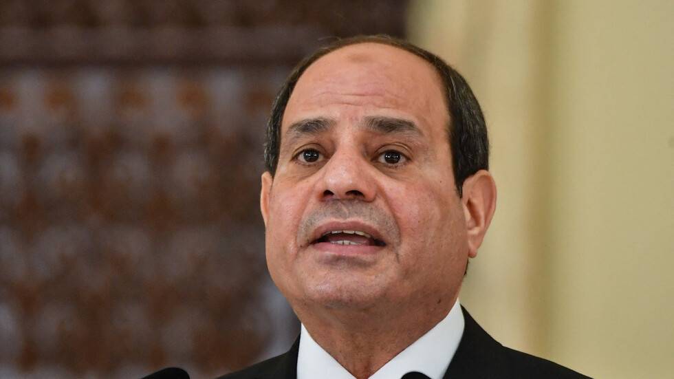 السيسي يستمع لشرح مفصل عن مدينة 