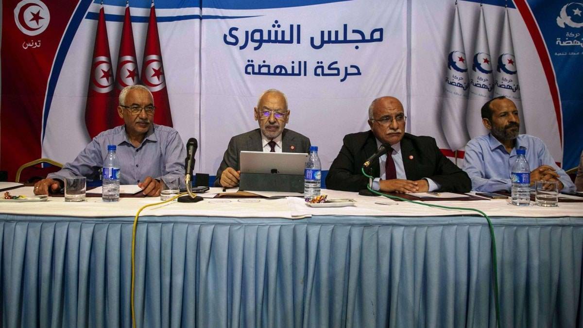 دعوات لحل الحركة بعد تورطها في عمليات فساد
سعيد: التهديد بالنزول الى الشارع مخالف للدستور
و«مبادرة خفيّة» للنهضة للخروج من الأزمة