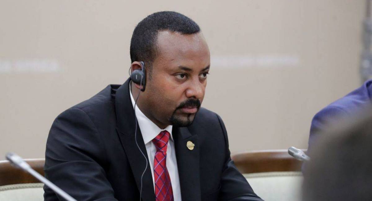آبي أحمد يتبرع بالدم للجيش الإثيوبي