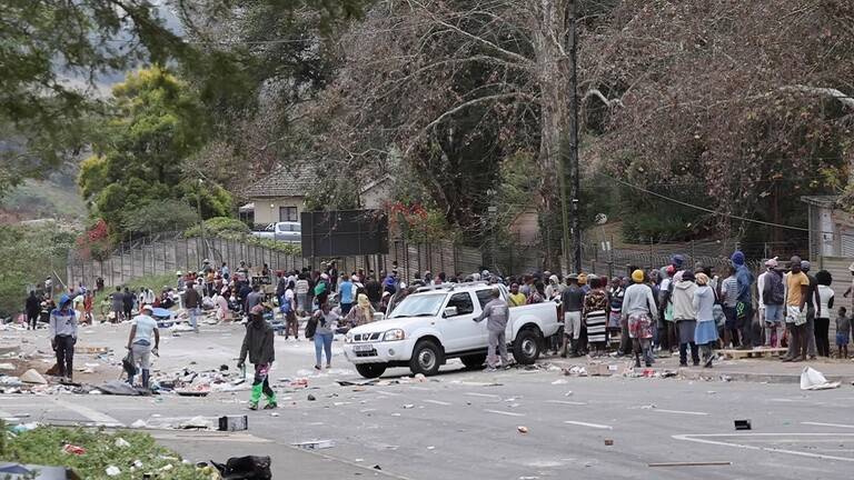 احتجاجات بجنوب إفريقيا بعد مقتل 36 شخصا في أعمال شغب