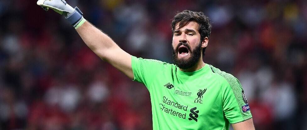 ليفربول يمدد عقد الحارس أليسون بيكر